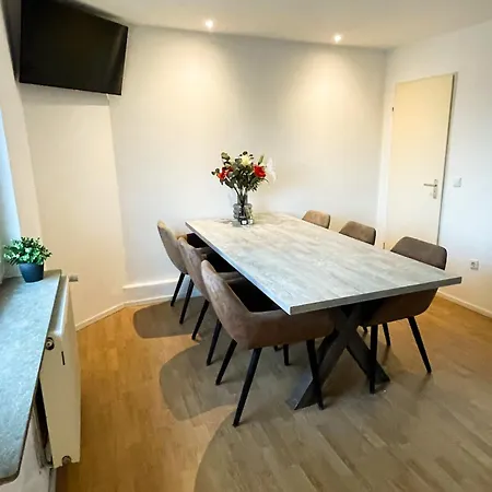 Modern Voor 6 Personen - 44-5 Weener